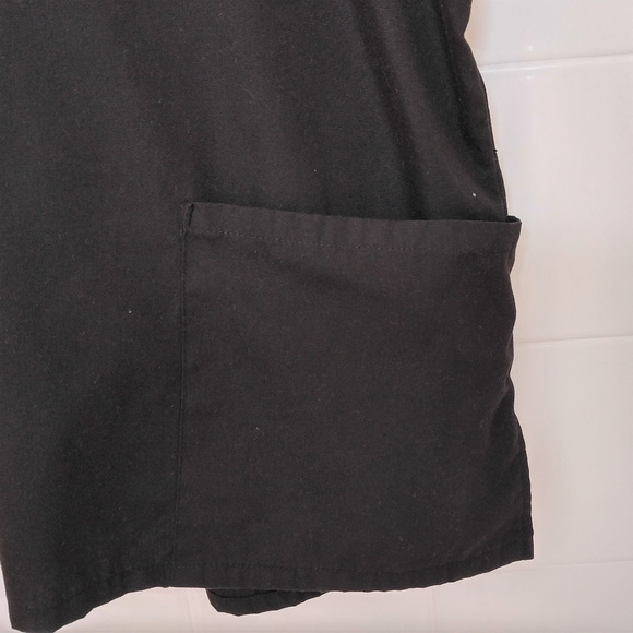 SB Scrubs Top Black with Three Pockets - Picture 2 of 5